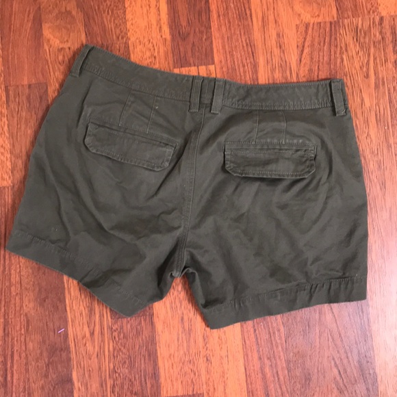 Old Navy Perfect 5” shorts - Picture 2 of 3